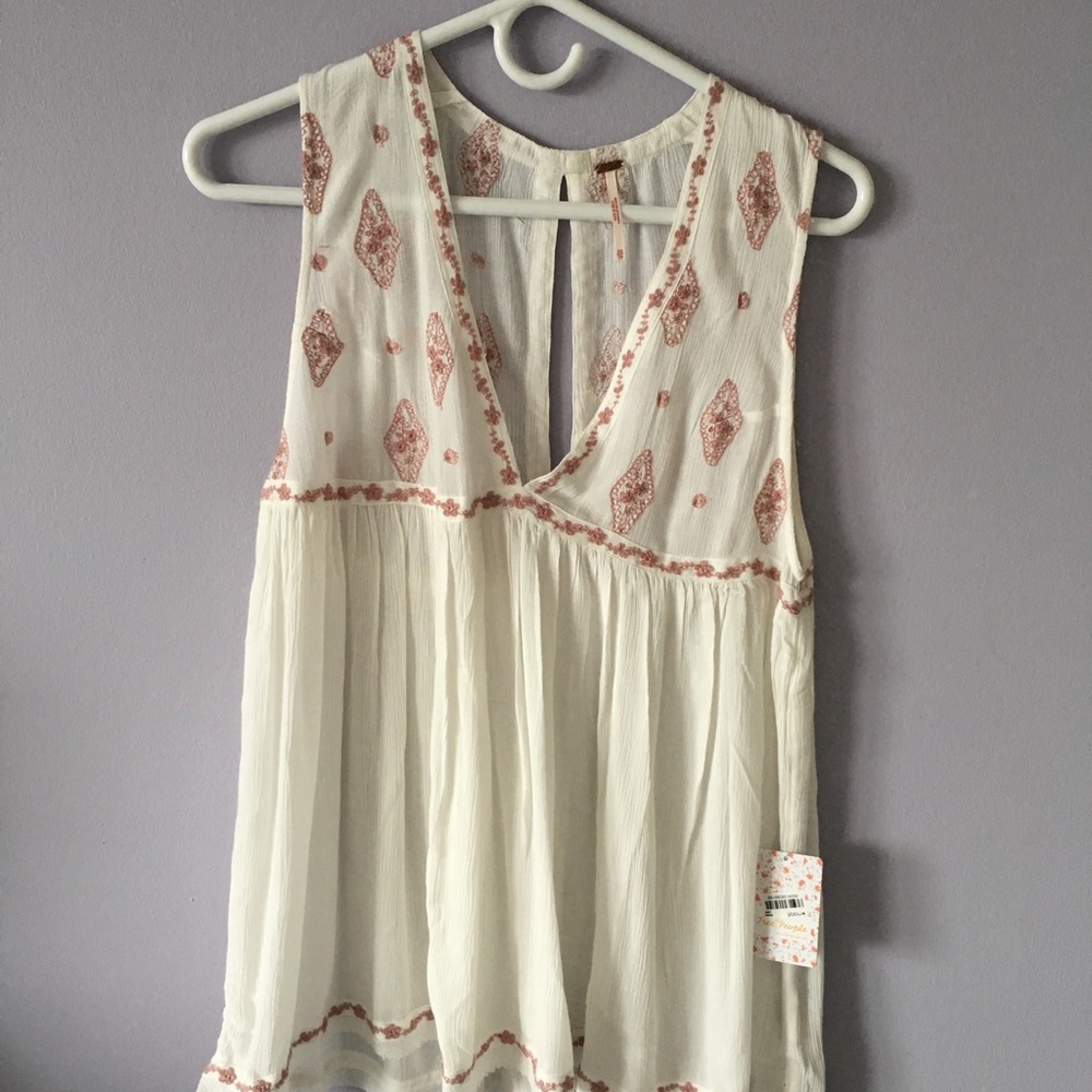 NWT! White blouse with red detail